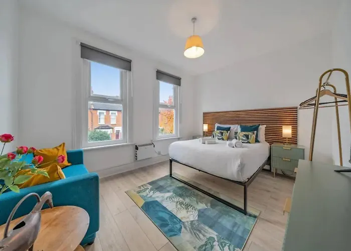 Cosy West London Flat Discover & Live London Pass The Keys