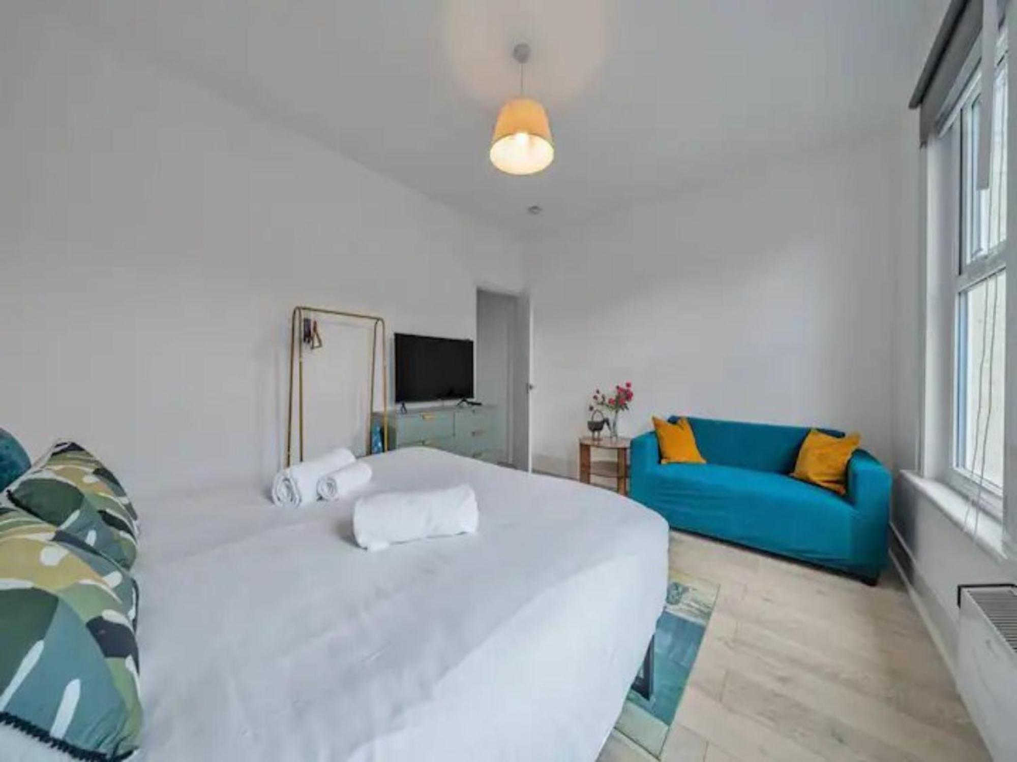 Cosy West Flat Discover & Live Pass The Keys