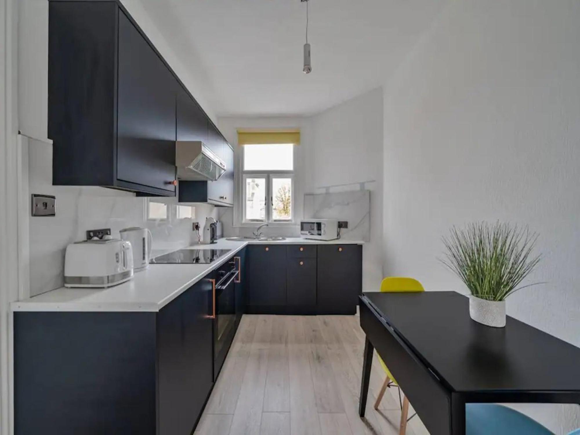 Cosy West Flat Discover & Live Pass The Keys Apartment London