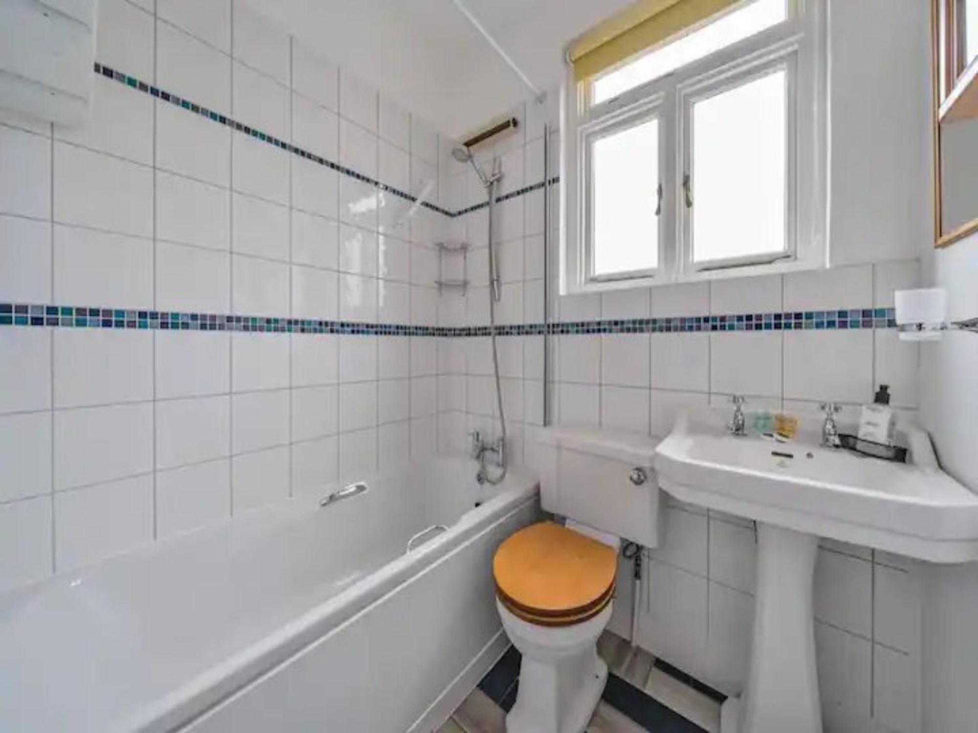Cosy West Flat Discover & Live Pass The Keys Apartment *