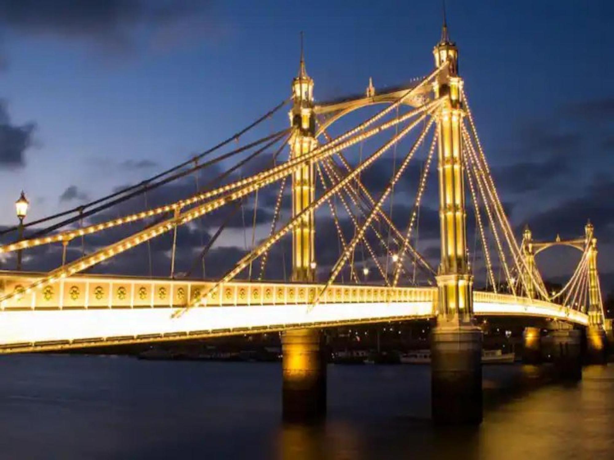 Cosy West Flat Discover & Live Pass The Keys London